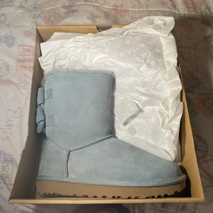 selling a NEW pair of UGGS sise 7 $150